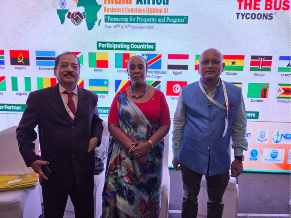 Mr Dipak Patil, Director – Harshdip Global Exim Pvt. Ltd., Baramati Pune, business meeting with foreign traders